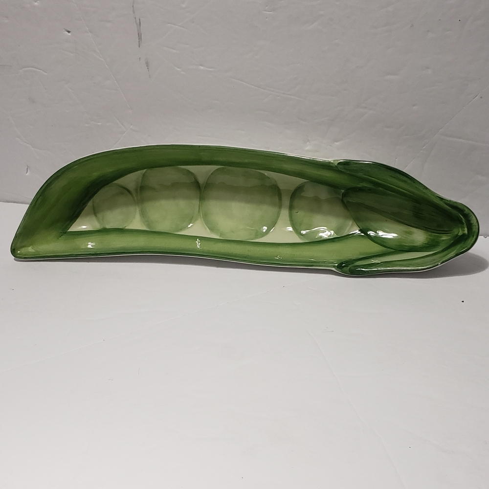 VIETRI (Italy) Art Green Pea Pod Dish (13" Long)